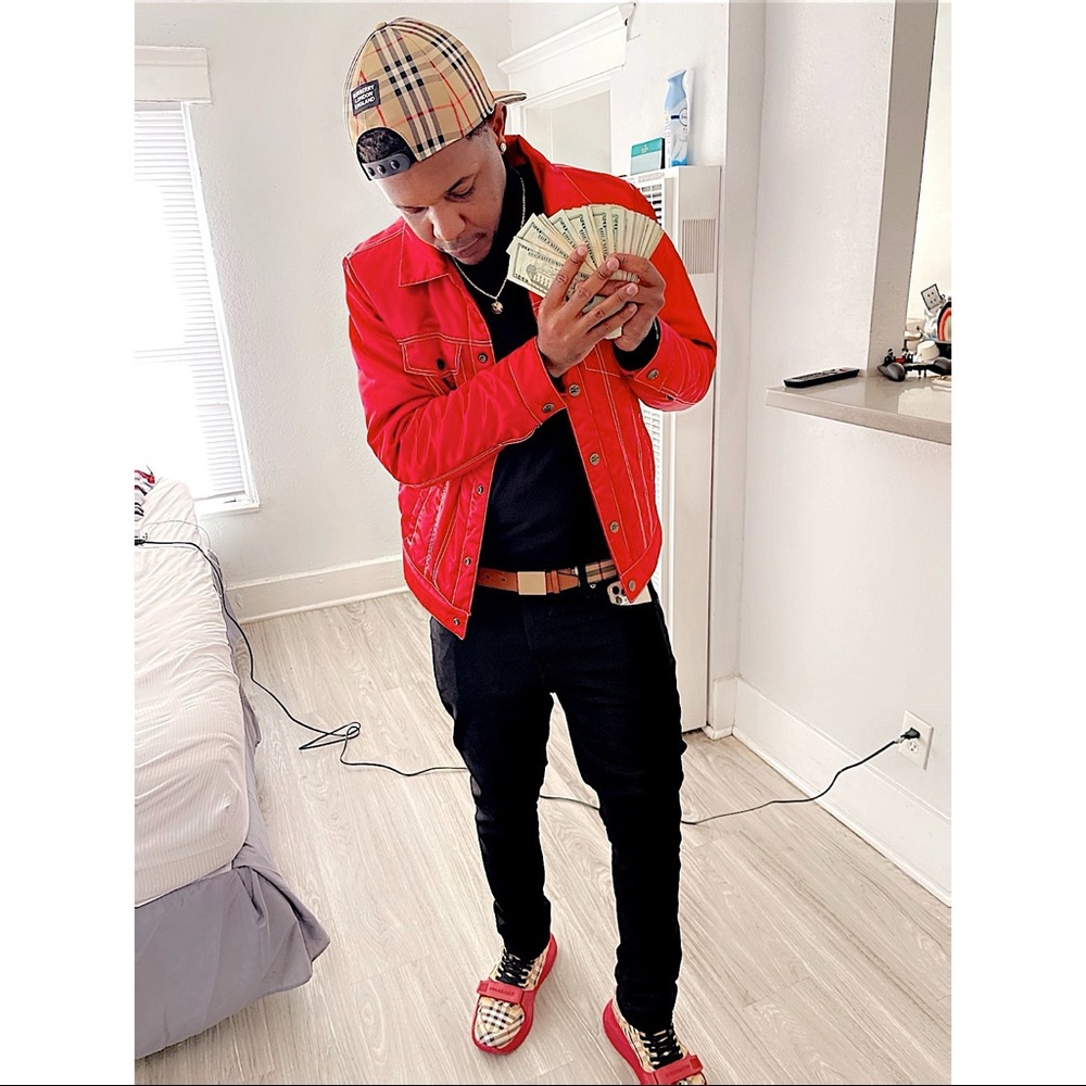 Meet your Posher, Levo b.